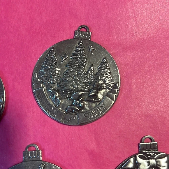 Country woman pewter Christmas ornaments from the 90’s. Like new. - Picture 5 of 5